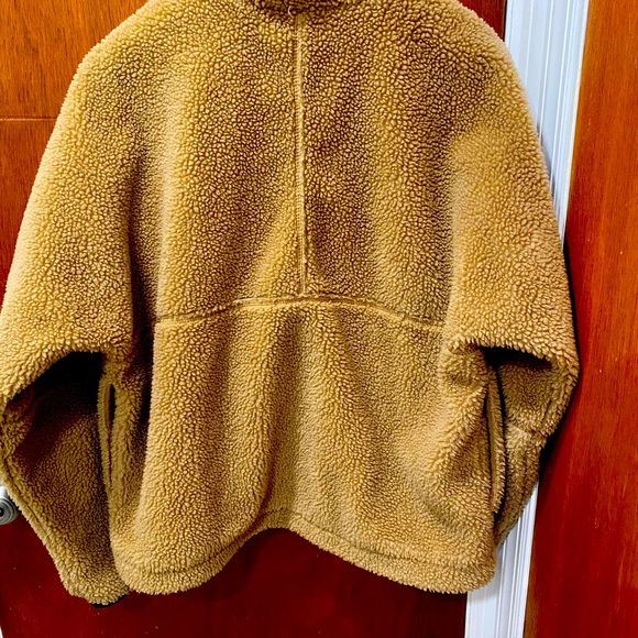 Nike Sherpa 1/2 Zip Pullover. Warm, lined, like new, Men Small but runs medium. - Picture 2 of 9